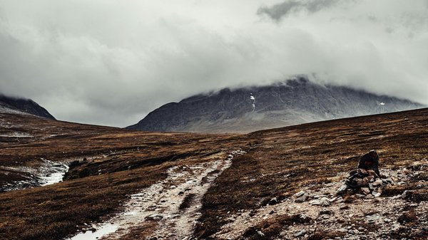 How do you choose the right time of year to visit the Lake District for optimal weather and fewer crowds?